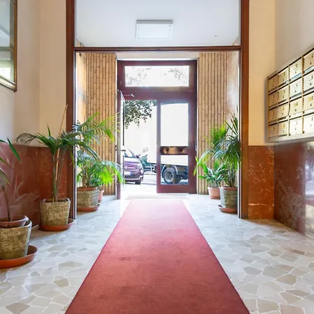 Cozy Vatican روما